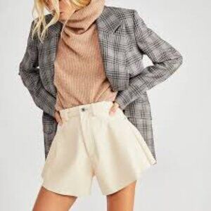 NEW NEVER WORN WEWOREWHAT CREAM FLARE BELL SHORTS SIZE 26!!!
